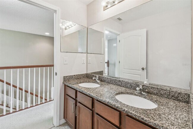 Building Photo - 12320 Fairlawn Dr