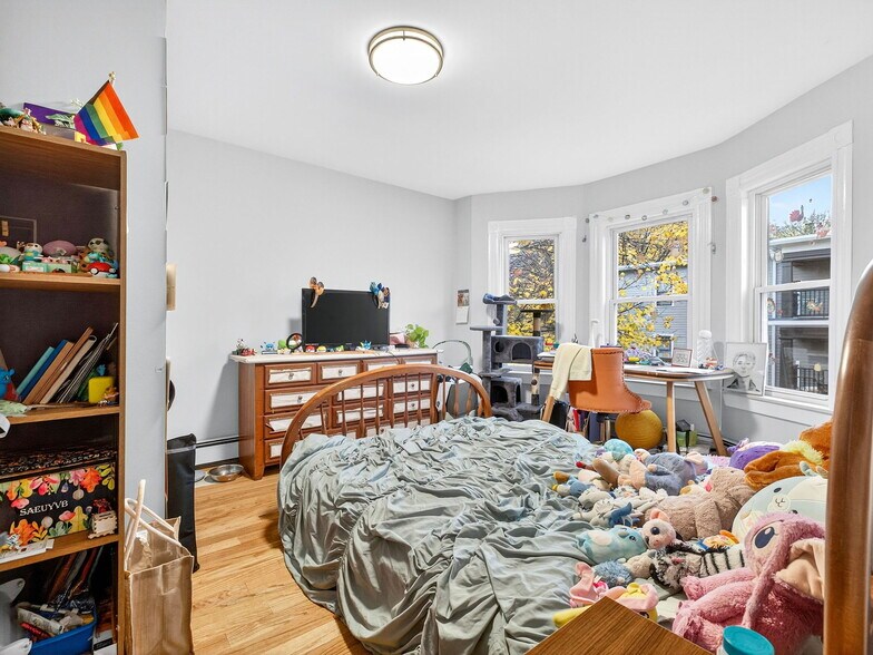 Building Photo - 114 Woodstock St