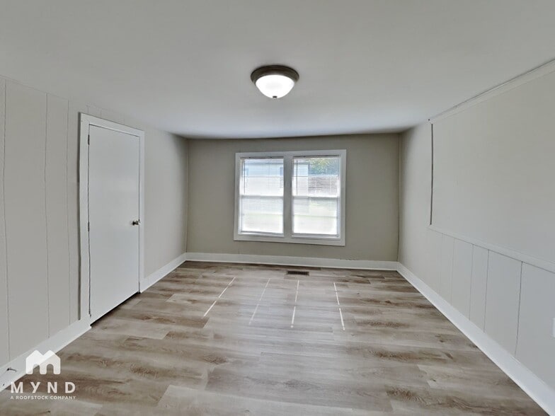 Building Photo - 4313 Kendall Ave