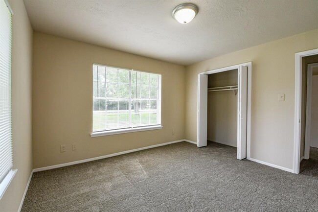 Building Photo - 3210 Ridgefield Rd