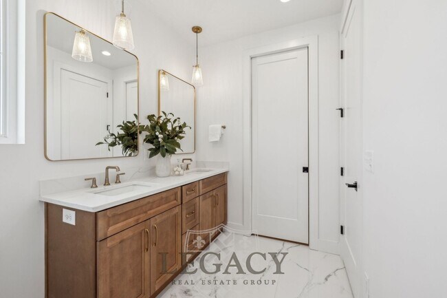 Building Photo - 1200 Phillips St