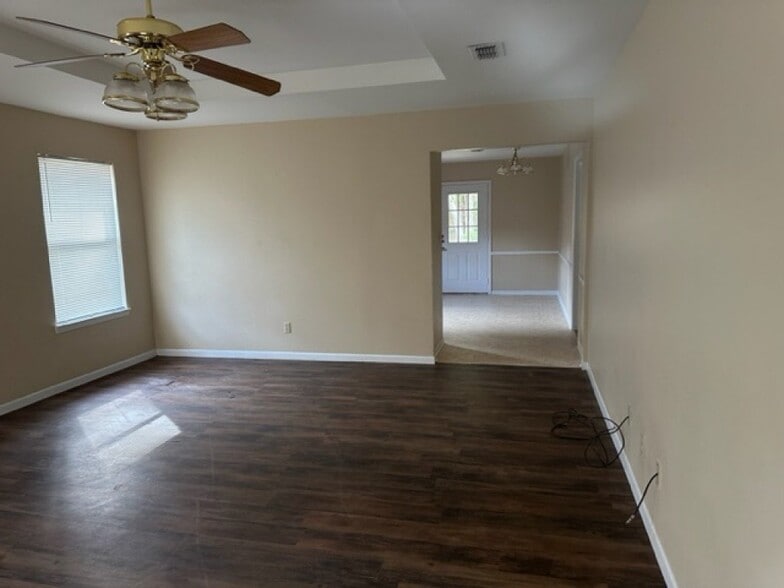 Building Photo - 2527 Westminster Dr