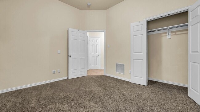 Building Photo - 2224 Crestridge Dr