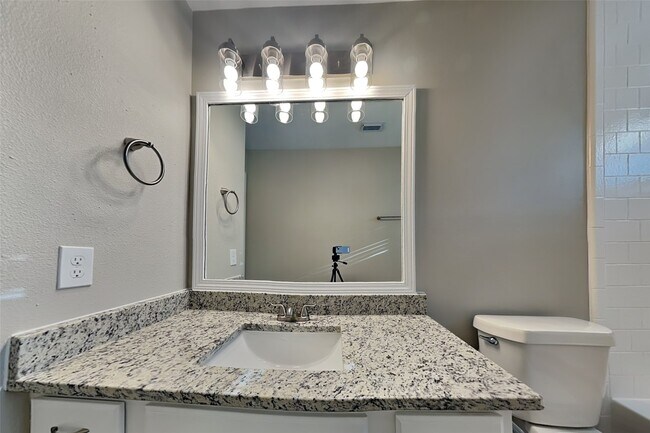 Building Photo - 15142 Red Cedar Cove Ln