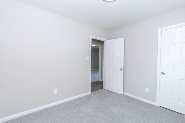 Building Photo - Renovated 3bdr 2bth rancher in the heart of Newport News
