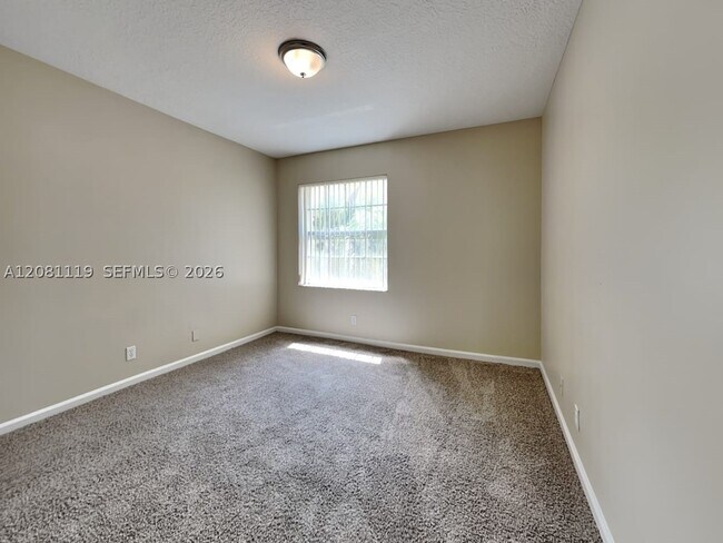 Building Photo - 5143 Heron Ct