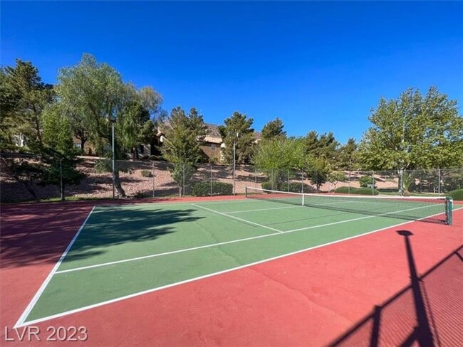 Building Photo - Stunning condo in Henderson!