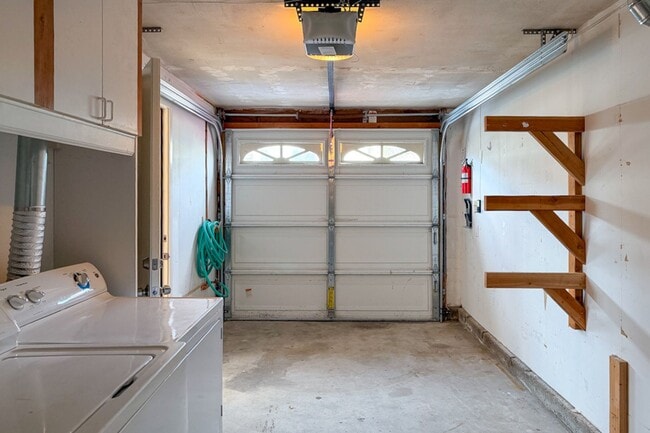 Building Photo - Renovated 2 Bed + 2 Bath with office space |Hollywood by the Sea | Oxnard | Unfurnished