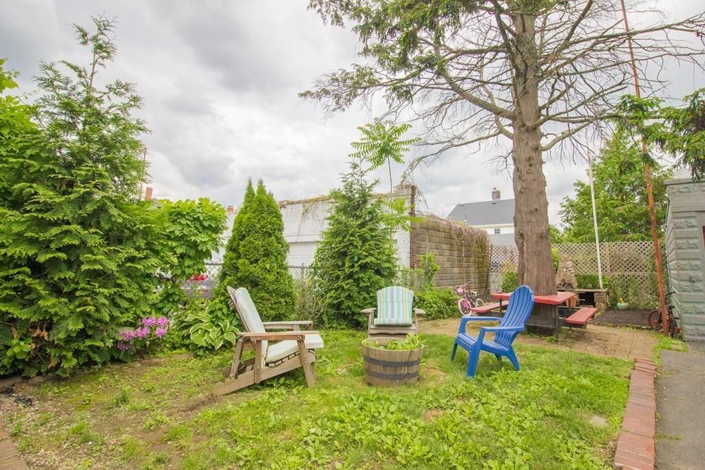 Building Photo - 1062 Saratoga St