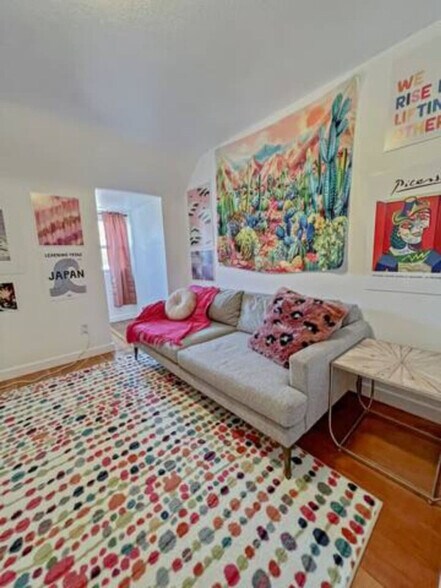 Building Photo - 170 E 100 N