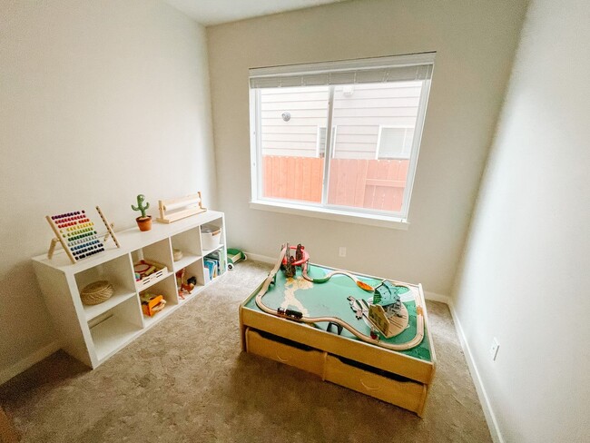 Building Photo - 4 Bedroom Home in Silverdale's Woodbridge Crossing!