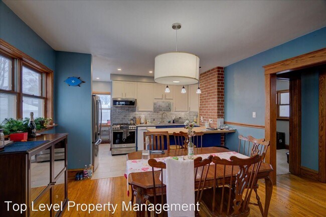 Primary Photo - 2 br, 1 bath House - 411 S Orchard St.