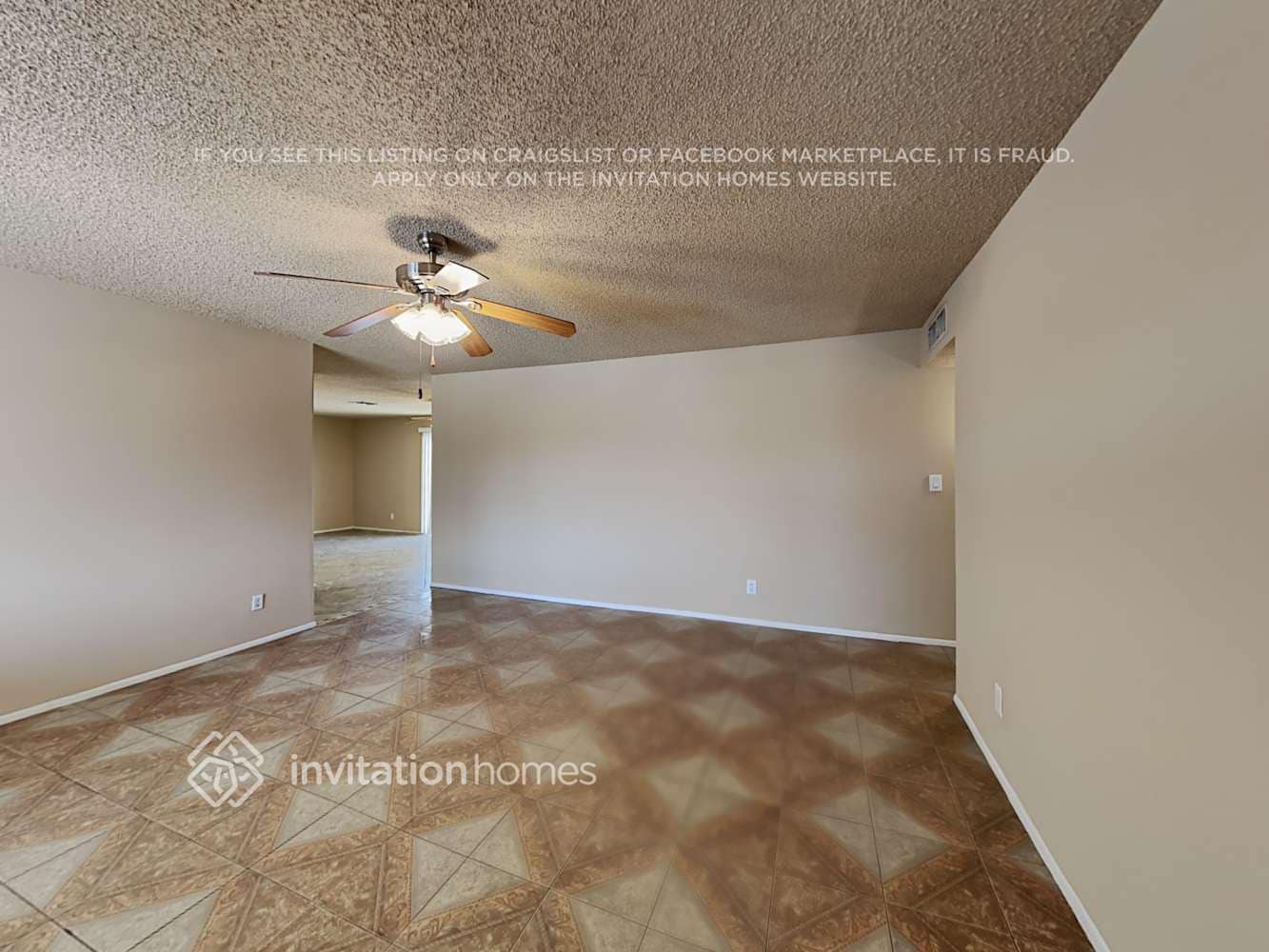 Building Photo - 8639 W Clarendon Ave