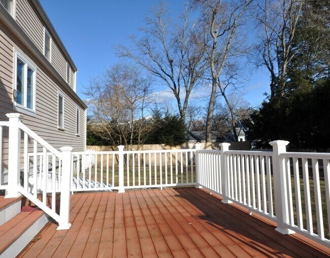 Building Photo - 66 Southfield Cir
