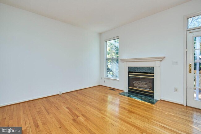 Building Photo - 11485 Carriage Gate Ct