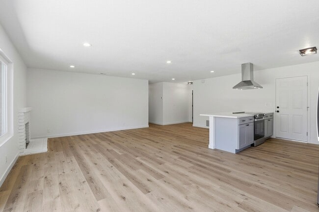 Building Photo - Beautifully Remodeled Property