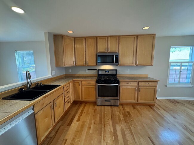 Building Photo - 2811 Martin St