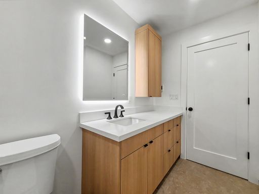 Building Photo - AVAILABLE NOW! Fully Remodeled Lower Unit with Private Entrance in Columbia City Neighborhood