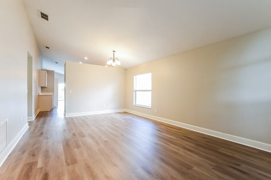 Building Photo - 4201 Shadow Creek Cir