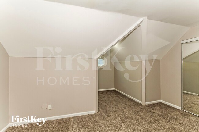 Building Photo - 1017 W North Bend Rd