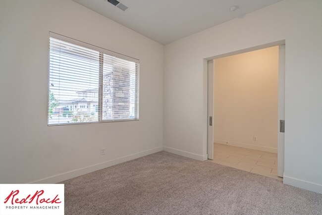 Building Photo - Pet Friendly 4 Bedroom Little Valley Home ...