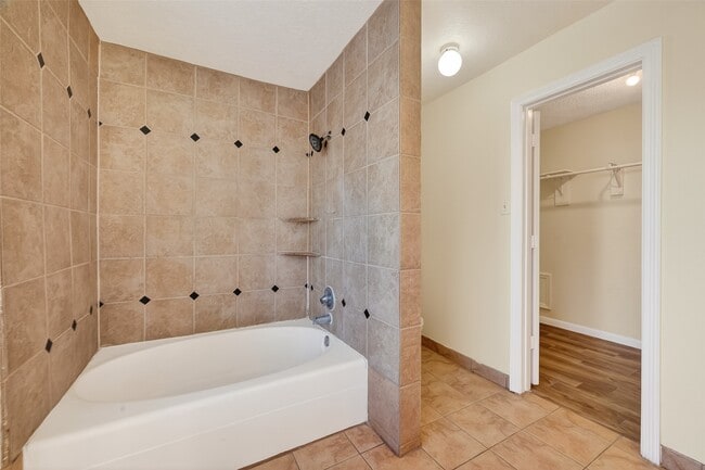 Building Photo - 11415 Chariot Dr