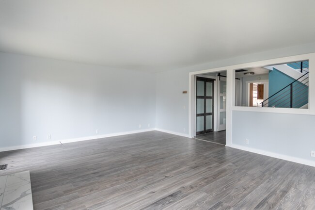 Building Photo - 1639 9th Ave SW