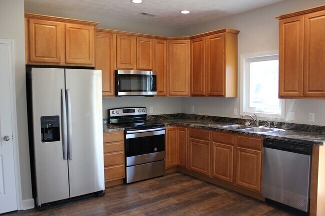 Building Photo - Cedar Point Townhouse for Rent