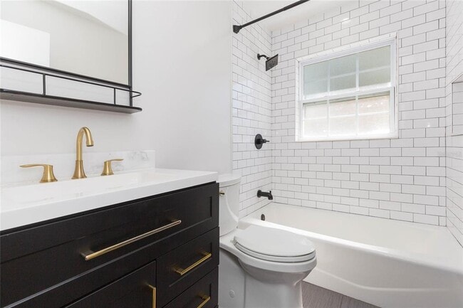 Building Photo - 2307 Lincoln Ct