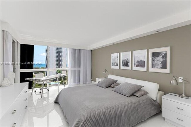 Building Photo - 3640 Yacht Club Dr