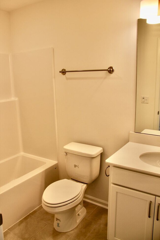 Building Photo - 466 Blair Rd