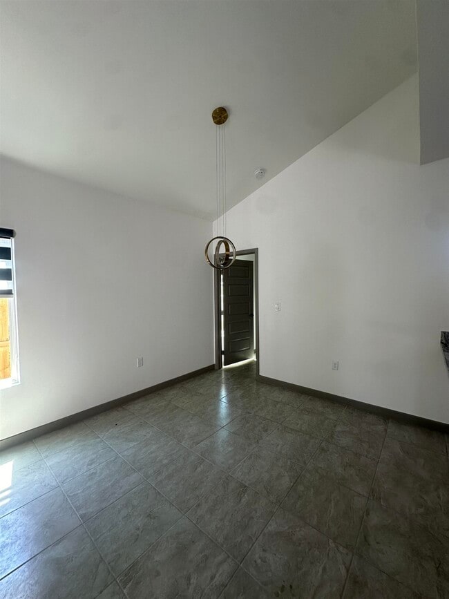 Building Photo - 907 Taylor St