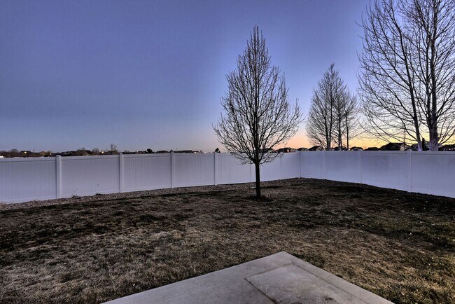 Building Photo - 4 Bedroom Home in East Windsor