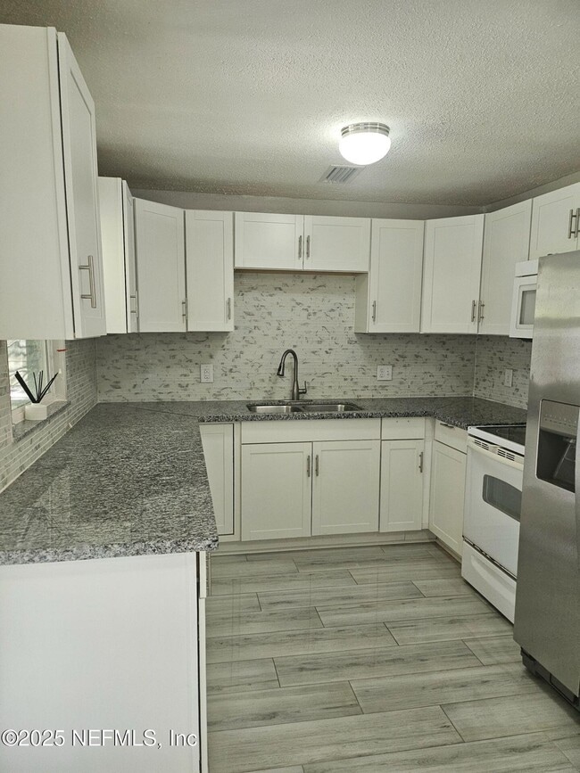Building Photo - 442 Ameca Ave