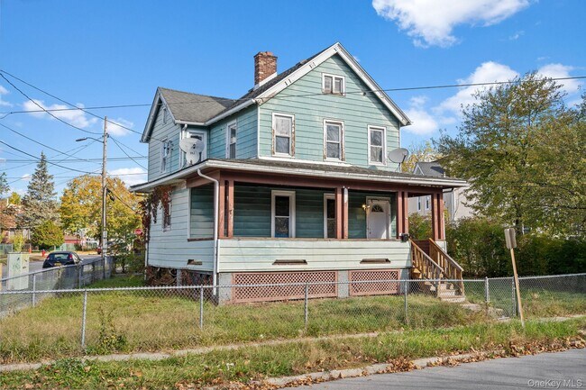 Building Photo - 87 Winnikee Ave