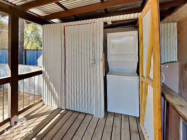 Building Photo - 312 E 19th St