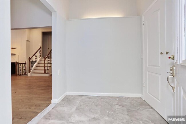 Building Photo - 69 Pittis Ave