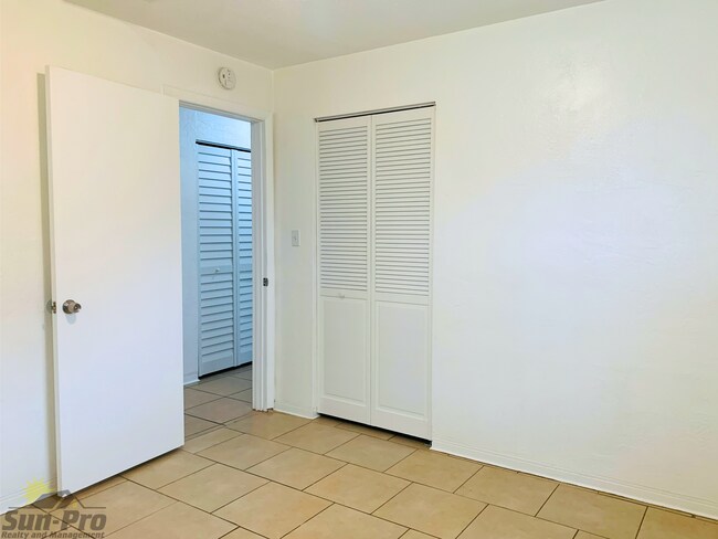 Building Photo - 1505 Edgewater Rd