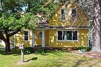 Building Photo - Beautiful 3-Bed 1.5-Bath Home in Forest La...