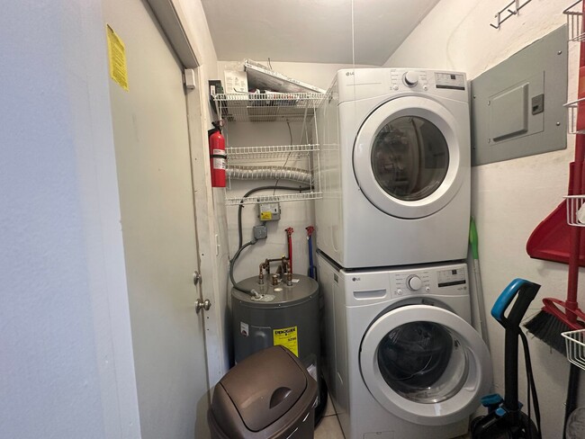 Building Photo - 740 NE 37th St