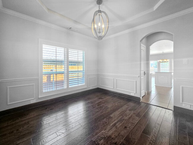 Building Photo - Immaculate 4-Bedroom Home with Luxury Upgr...