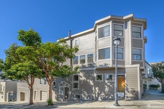 Building Photo - 12 Hattie St