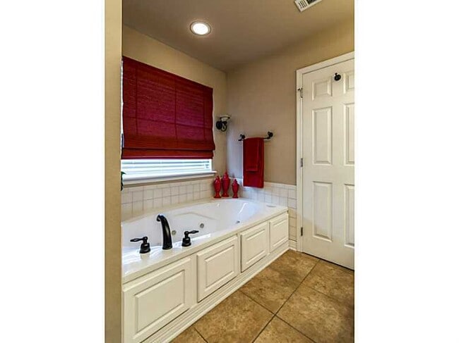 Building Photo - 505 Gaston Cir
