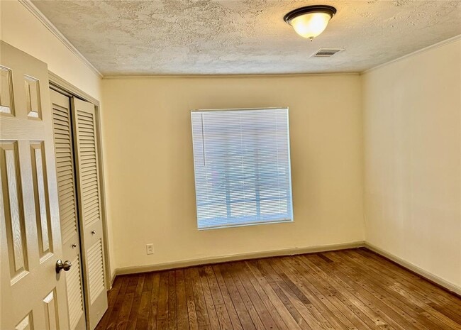 Building Photo - 304 Forrest St