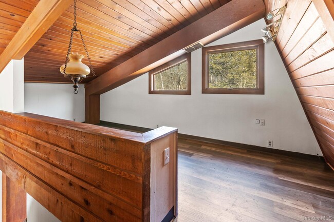 Building Photo - 304 Lake Lodge Dr