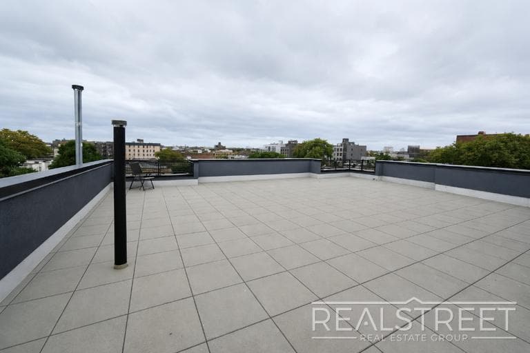 Building Photo - Tilden Avenue