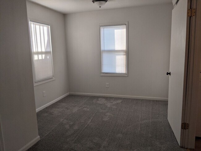 Building Photo - $1200 - I Bedroom 1 Bathroom Apartment - N...