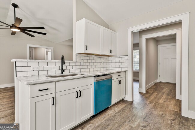 Building Photo - 20 Beaver Ct