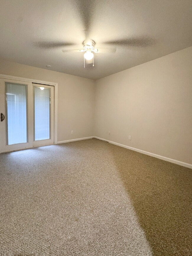 Building Photo - Completely Renovated Duplex with Garage Available For Rent