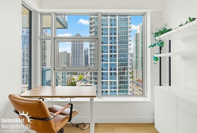 Building Photo - High-Rise Luxury 2Bdm 2Ba Condo in Downtown San Diego!